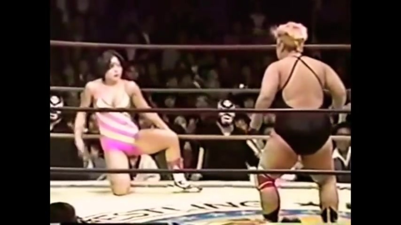 女子プロレスでポロリ 立野記代 VS ダンプ松本 86年 全女 - ニコニコ動画