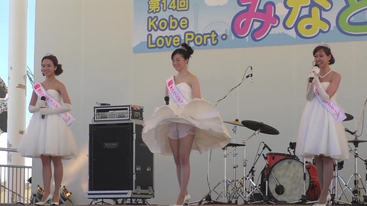 結婚式パンチラ 