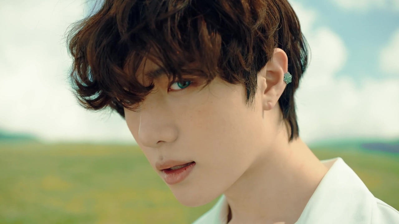 TXT】Blue Hour(5時53分の空で発見した君と僕) [Official MV TXT】Blue Hour(5時53分の空で発見した君と僕) [Official MV