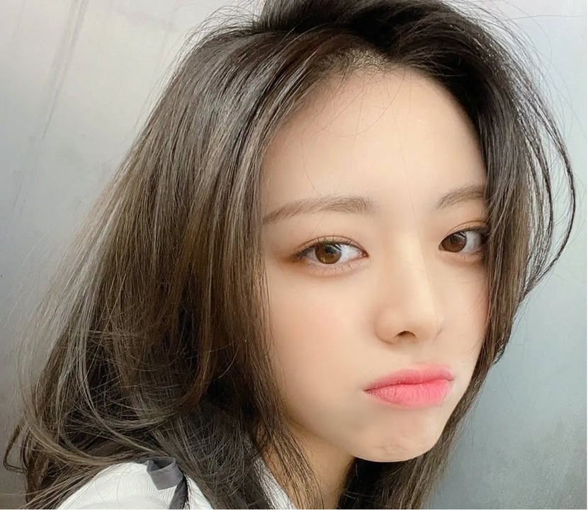 itzy ユナ 証明写真 8枚の通販 by DO.｜ラクマ