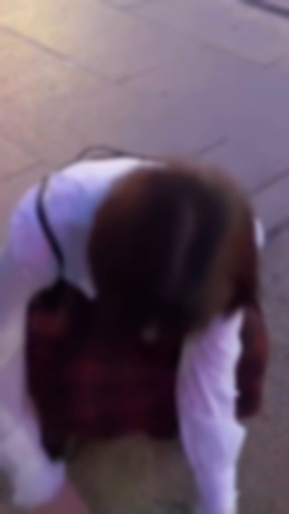 M女　土下座 