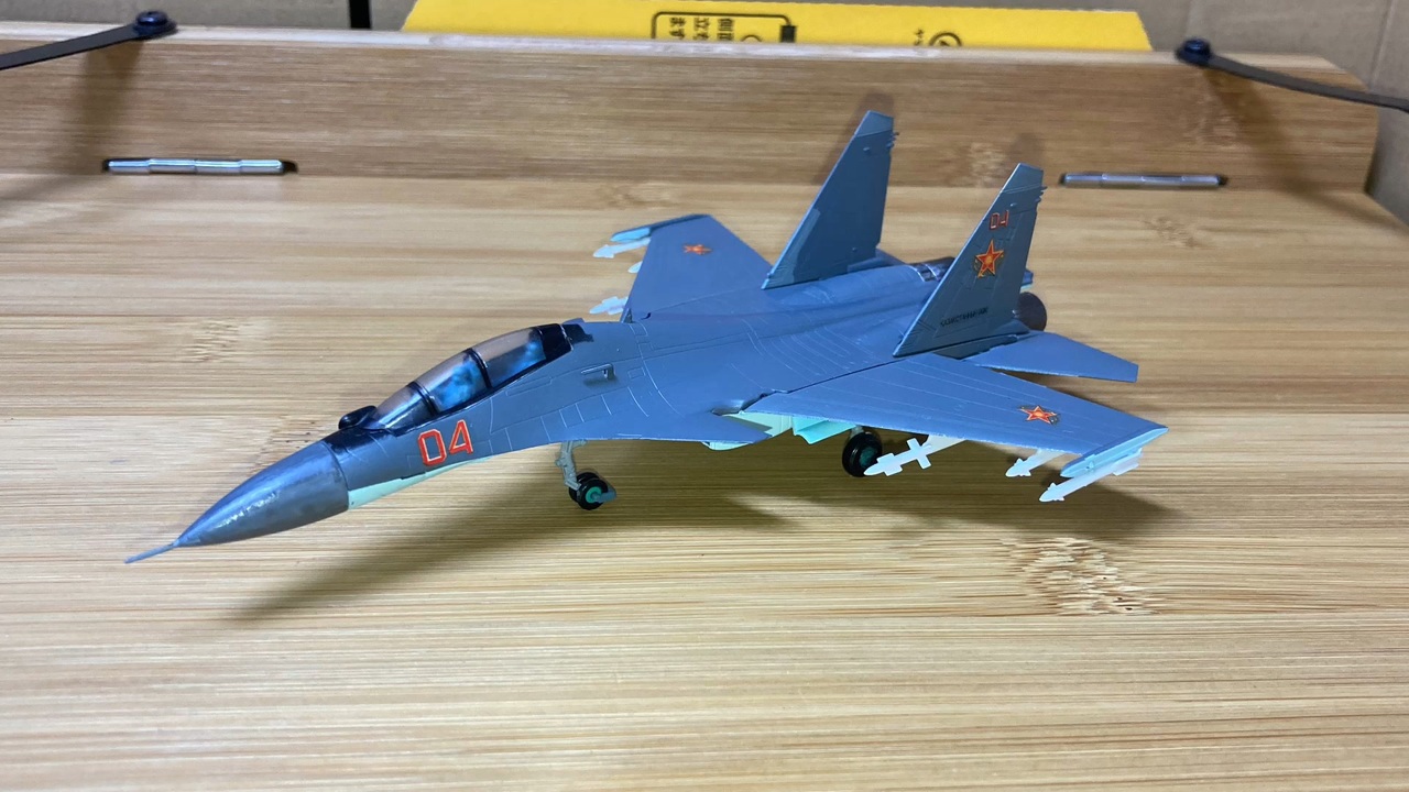 エフトイズ 1/144フランカーファミリー Su-30インド空軍戦闘機6