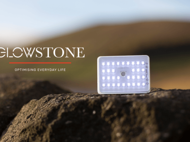 アウトドアのライトは ここまで小さく多機能に 防水 耐久 ナノサクションパッド付きの Glowstone が登場 ニコニコニュース