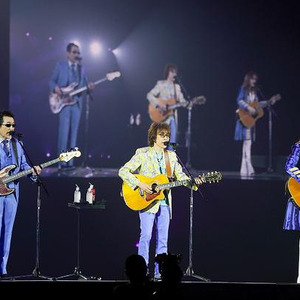 The Alfee 19夏のイベントライブリポート 歴史を重ねた野外ライブを想起させるスペシャルな2daysに ニコニコニュース
