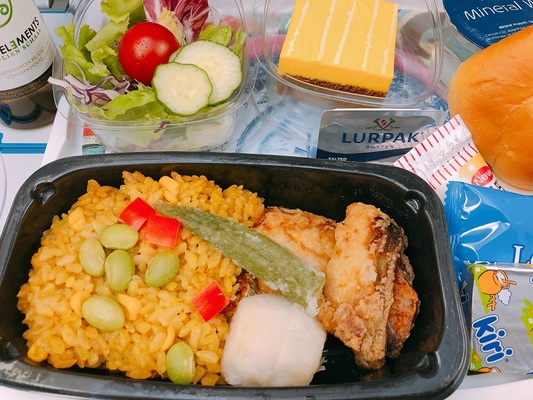 機内食ルポ Klmオランダ航空 Kl862便 成田ーアムステルダム の おいしい機内食って ニコニコニュース