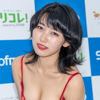 グラドル咲村良子 真っ赤な衣装をアピール ハート柄がチラホラ ニコニコニュース