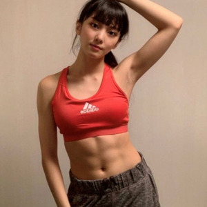 劇団4ドル50セント 長谷川晴奈 美しすぎる腹筋 に反響 漫画でしか見たことなかった ニコニコニュース