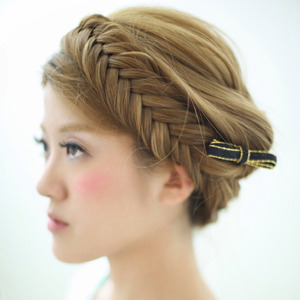 後ろ姿 と 横顔 で色気を感じさせるパーティヘアアレンジ 後ろ姿 と 横顔 で色気を感じさせるパーティヘアアレンジ