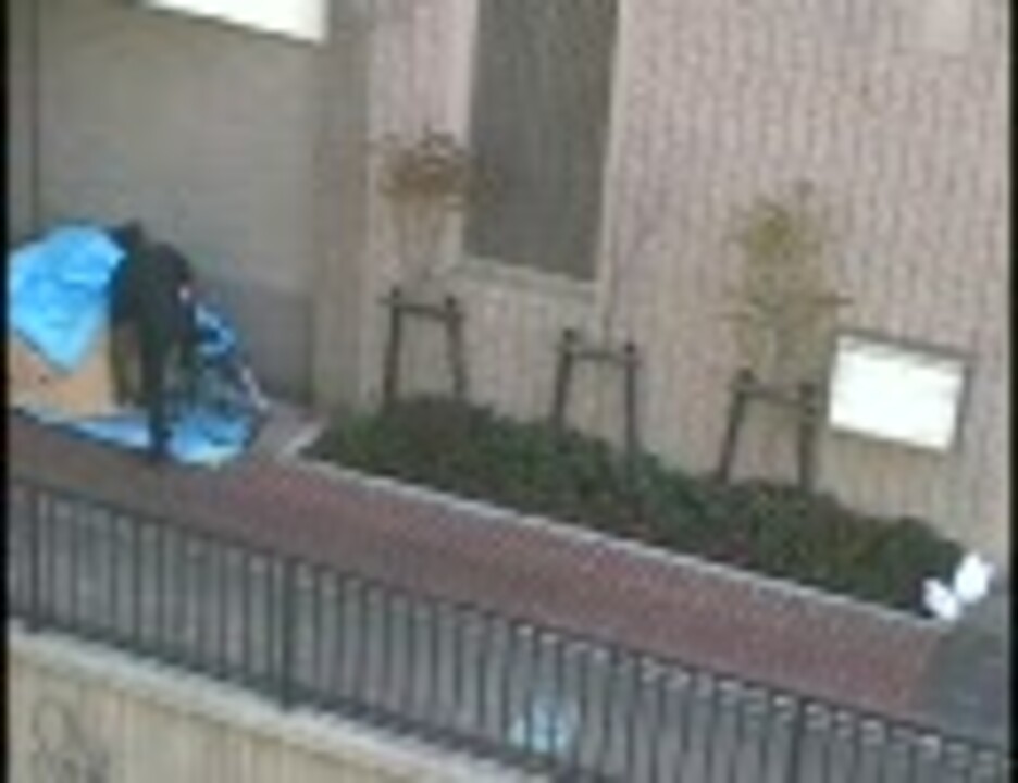 警備員がホームレスの家を破壊 The Angry Guardman Vs The Cheerful Homeless ニコニコ動画