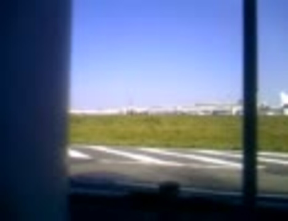 羽田空港　秘密の場所でチラリズム(*´д`*) - ニコニコ動画