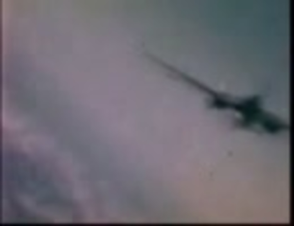 桜花を搭載した一式陸上攻撃機 カラー映像 - ニコニコ動画