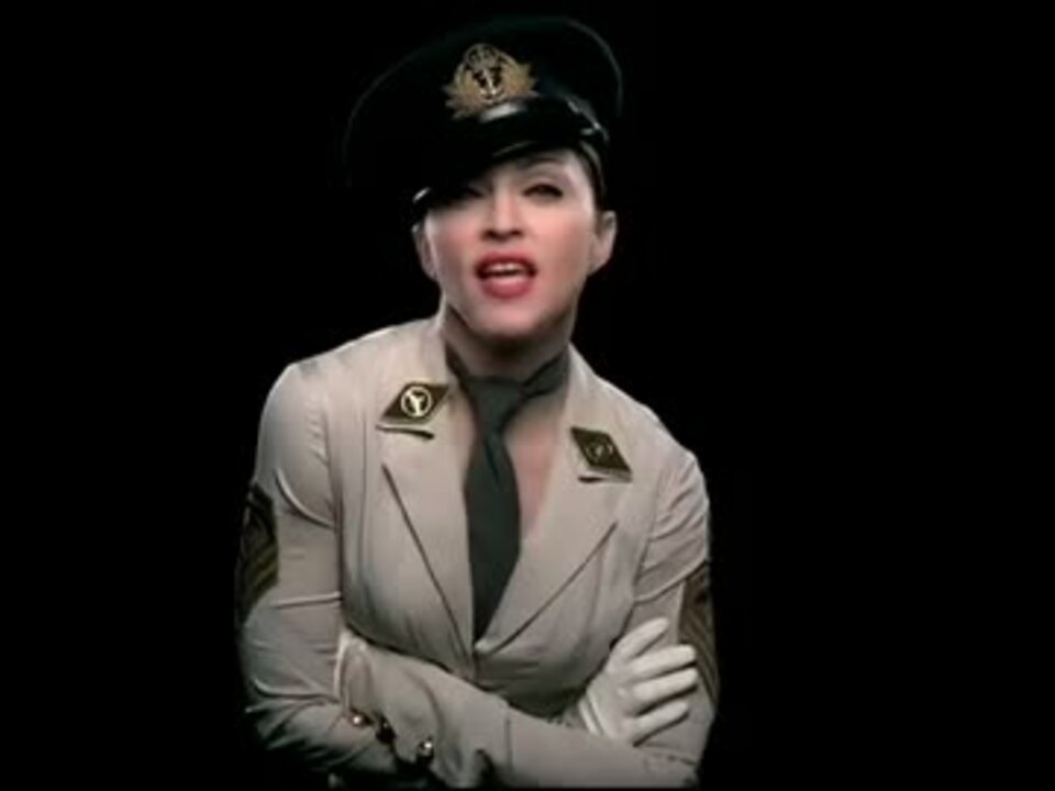 Ю си слушать. Мадонна Американ лайф. Madonna 2003 American Life. Madonna American Life клип. Мадонна в военной форме.