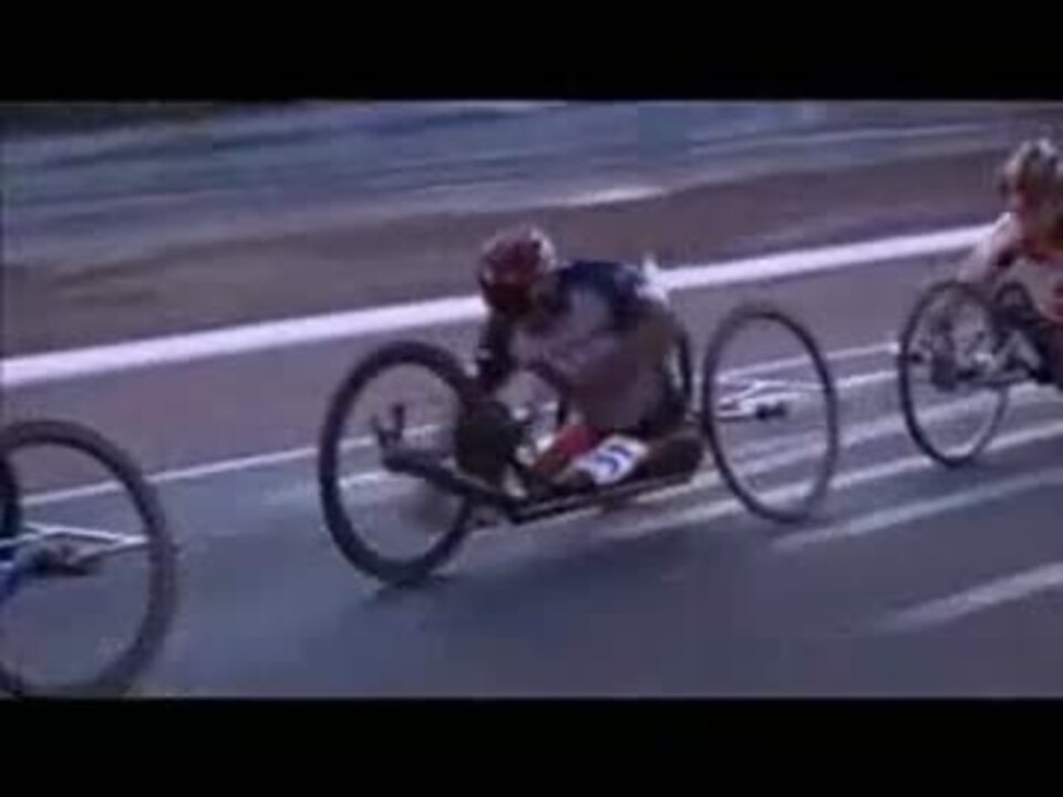 手 で 漕ぐ 自転車