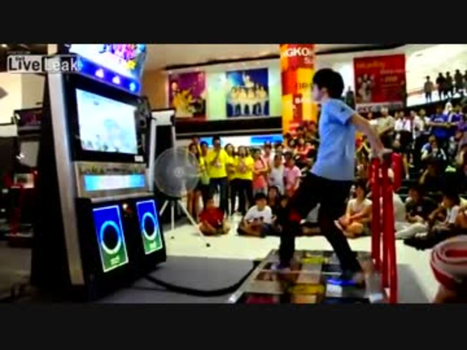海外のゲームセンターで音ゲーの神を発見 ニコニコ動画