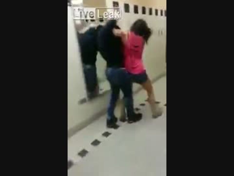 バスルームでの女同士の殴り合い ニコニコ動画