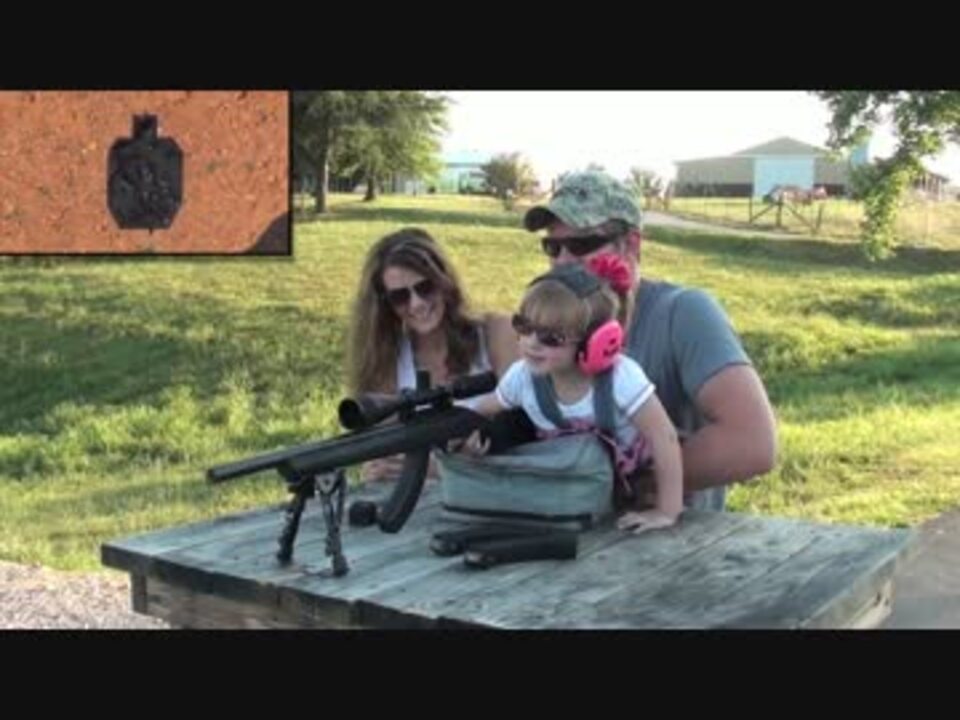 2歳の幼女に銃を撃たせる親 - ニコニコ動画