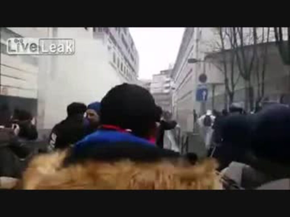 [仏・パリ] デモ学生,警察暴力行為に抗議し警察署を攻撃 3.26 - ニコニコ動画