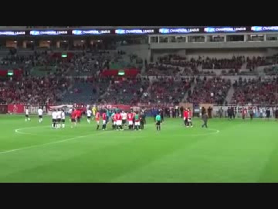 別角度 韓国サッカー選手 ピッチにポイ捨てして日本人にキレられる ニコニコ動画