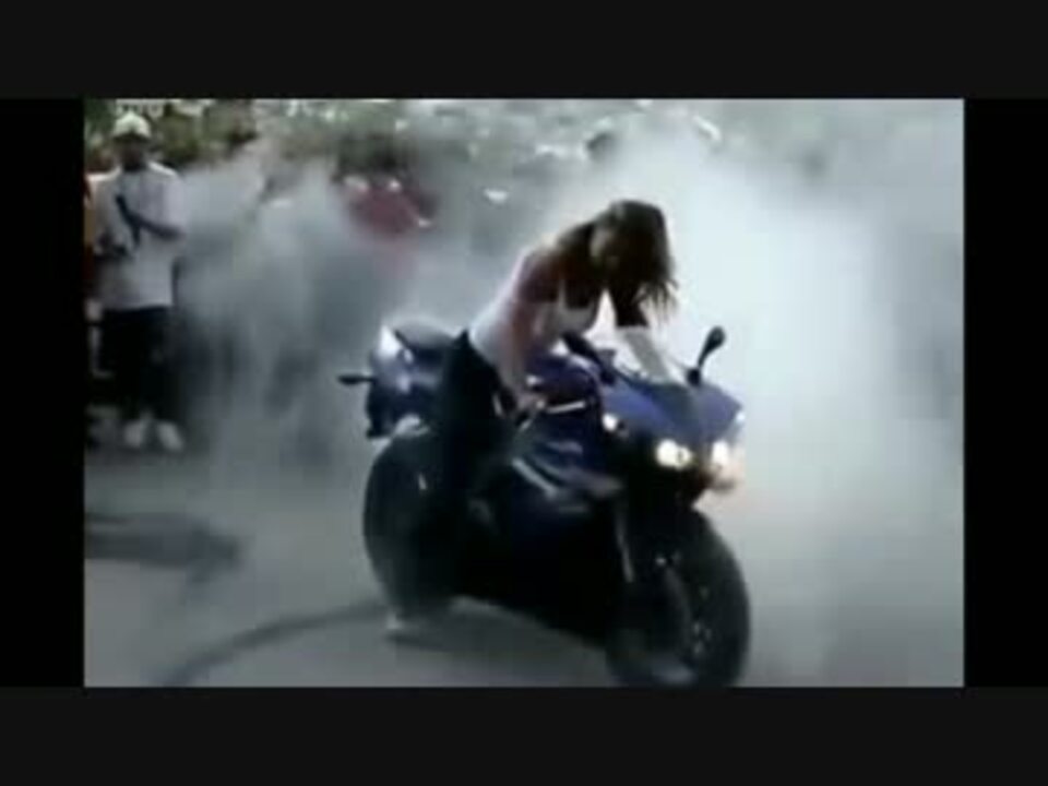 白人お姉さんバイクでアクセルターンかバーンアウトとオッパイ谷間 ニコニコ動画