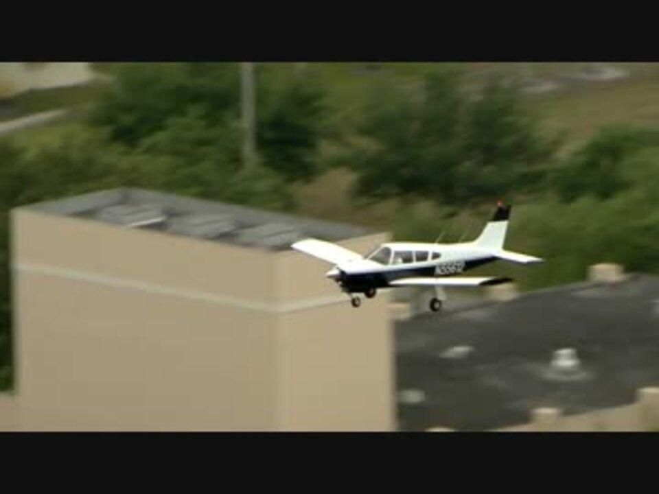 機体トラブルの小型飛行機が空港に無事着陸 閲覧注意 米03 29 ニコニコ動画