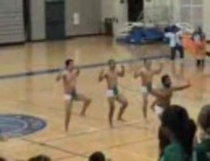 はっぱ隊・YATTA!を踊る外国人・体育館でノリノリ