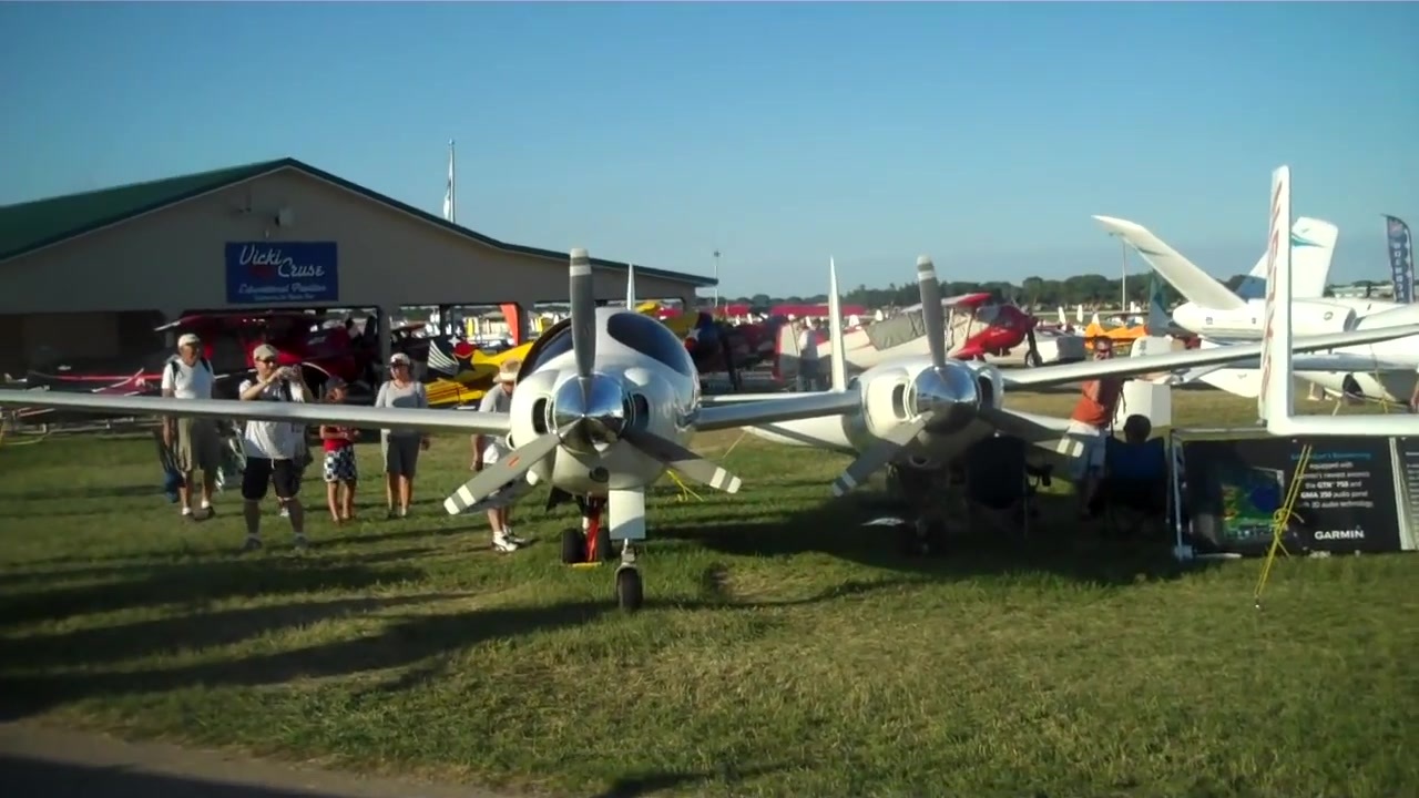 左右非対称な飛行機「ルータン・ブーメラン」 ニコニコ動画