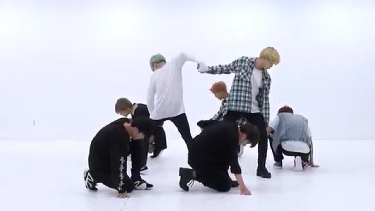 Bts dance песня. БТС танцуют в воде. БТС танцы самые сложные. BTS танцует под "ностальгия". Кто из БТС лучше всех танцует.