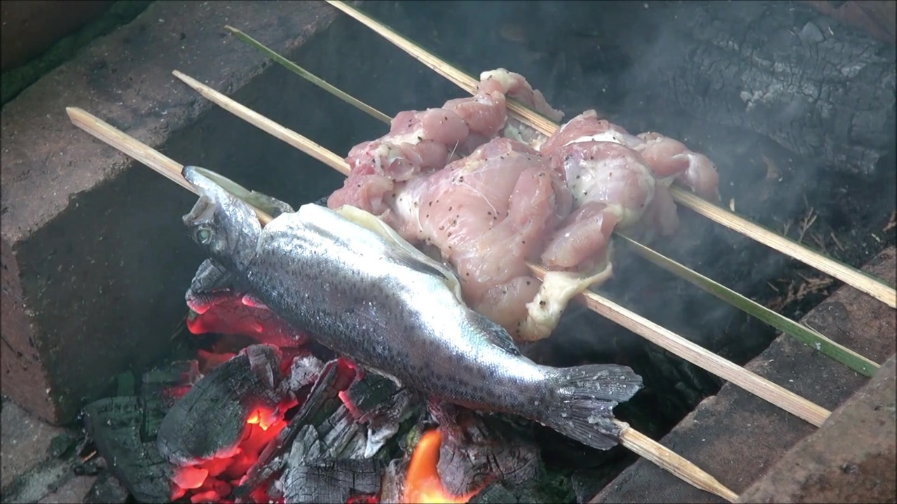 一人でニジマスと鶏肉焼いてみた!! - ニコニコ動画