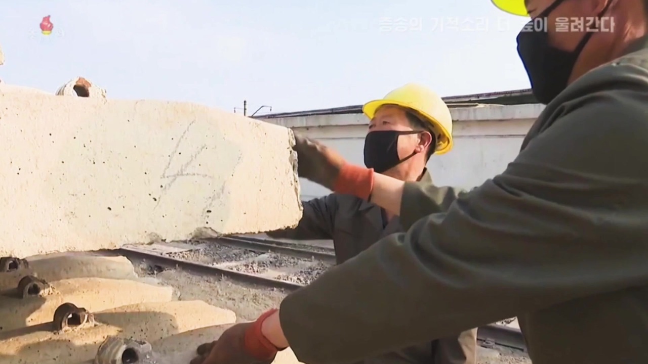 【 北朝鮮の鉄道】木製より丈夫な国産コンクリート製枕木への交換を進めています？？？（2020年5月17日放送）【保線現場より】 - ニコニコ動画
