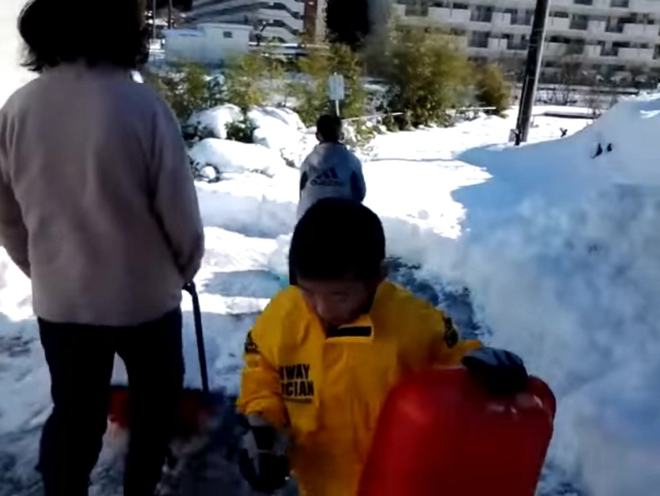 ご近所と協力 雪かきなう - ニコニコ動画