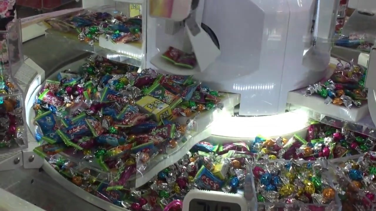 ゲームセンター お菓子のクレーンゲームに挑戦するあい 大量getで大満足www ニコニコ動画