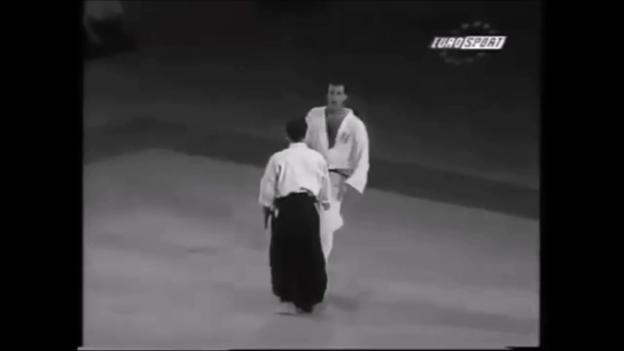 合気道 怪物 塩田剛三の神業と合気道vs空手の貴重映像まとめ Aikido 2 ニコニコ動画