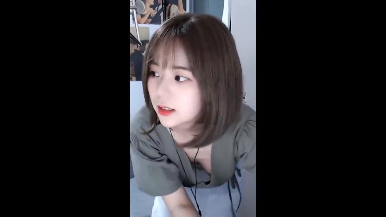 前屈み 胸 