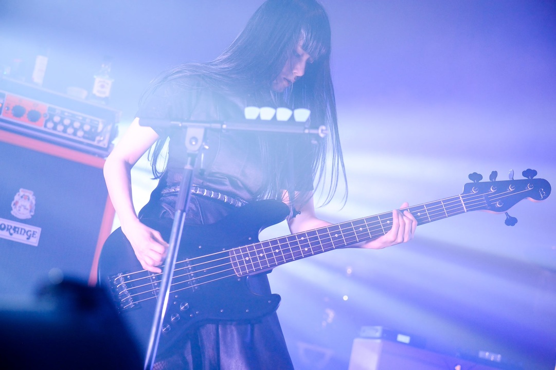 BAND-MAID MISAが自らのBASSを語る