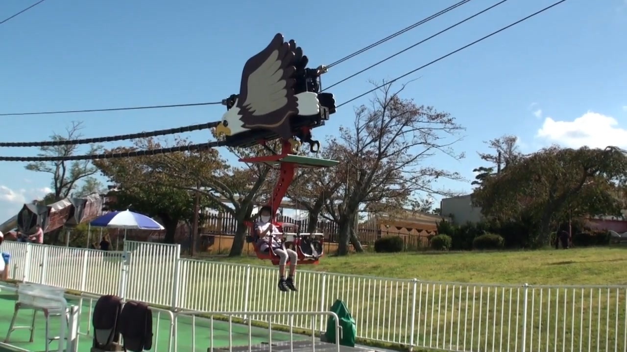 生駒山上遊園地 イーグルフライ 赤い乗り物 に挑戦するあい 本日2回目の乗車です ニコニコ動画