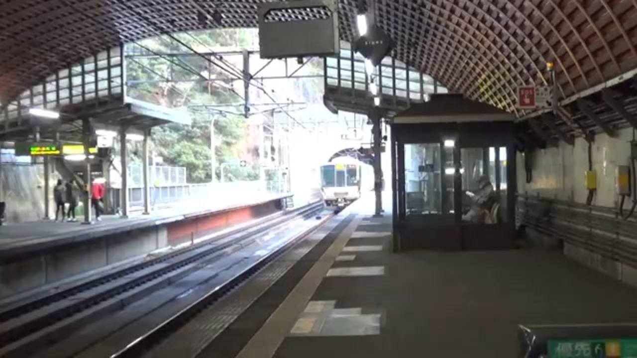 【轟音】列車が目の前を『超高速』で通過する駅！怖すぎ！！ ニコニコ動画