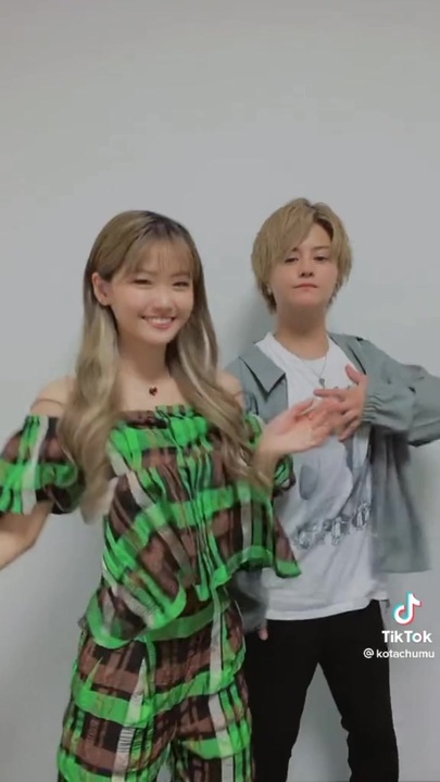 48フォーエイト　こたつくん YouTuberフォーエイト48こたつ、“彼女”からのキスショット公開