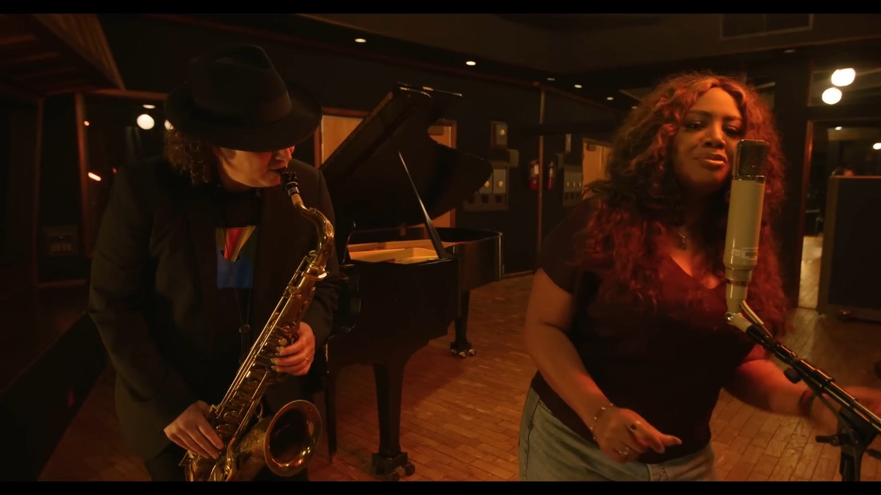 Boney James Coastin featuring Lalah Hathaway (Official Performance