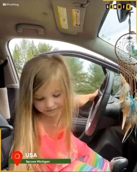 ホモと見るマッマの車を勝手に運転する金髪幼女