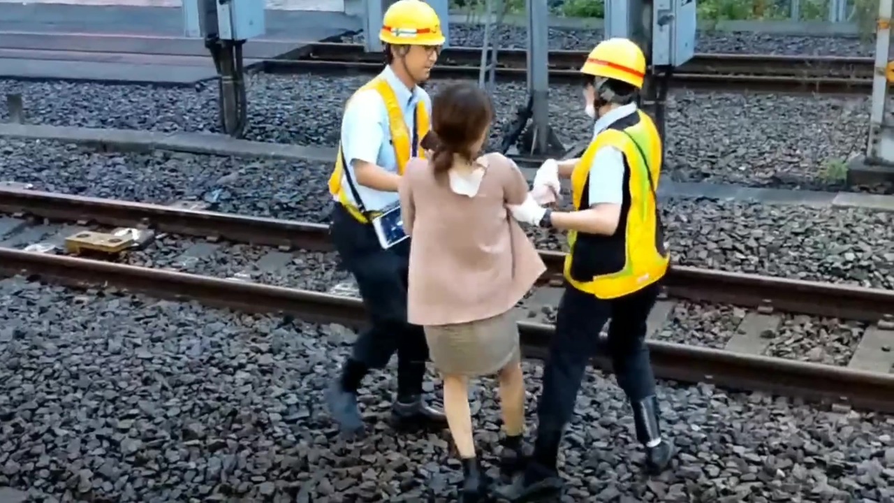 線路内 人立ち入り