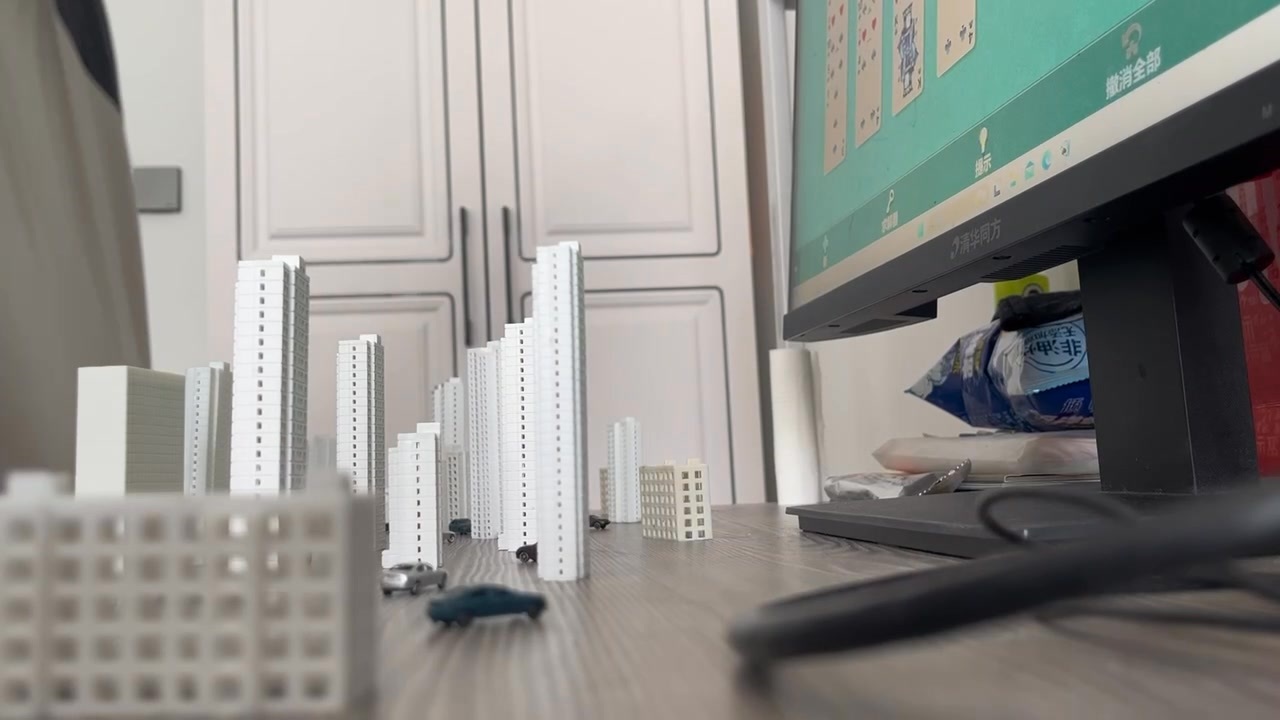 巨大娘の胸が街に押し付けられる[Giantess] - ニコニコ動画