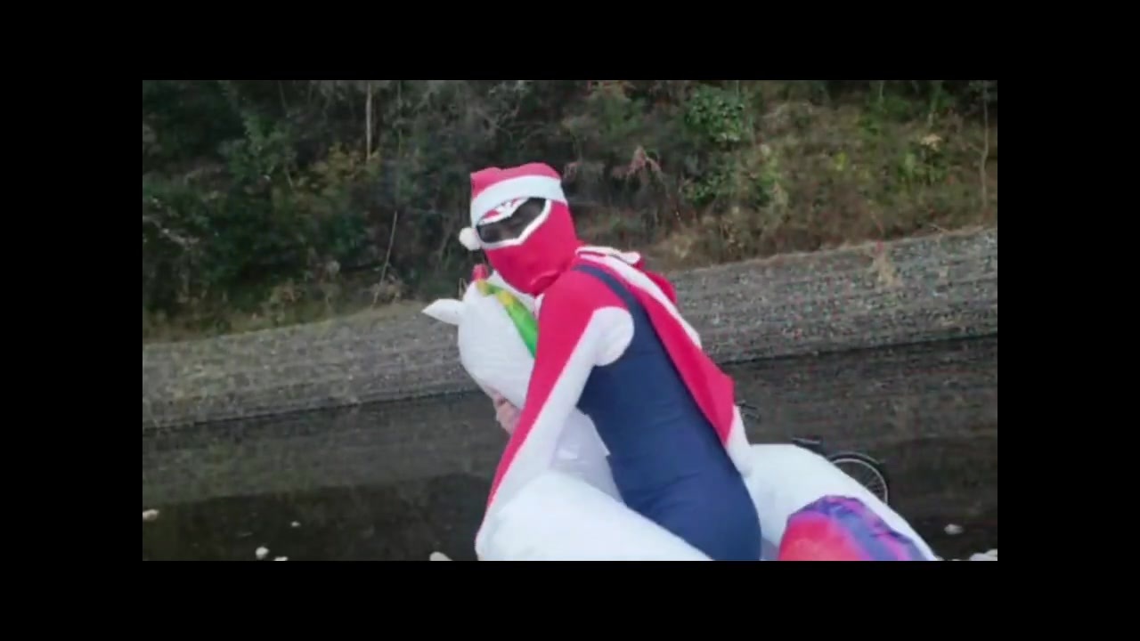 【２０２４・１２月２４日・クリスマスイブ！寒中水泳】 - ニコニコ動画