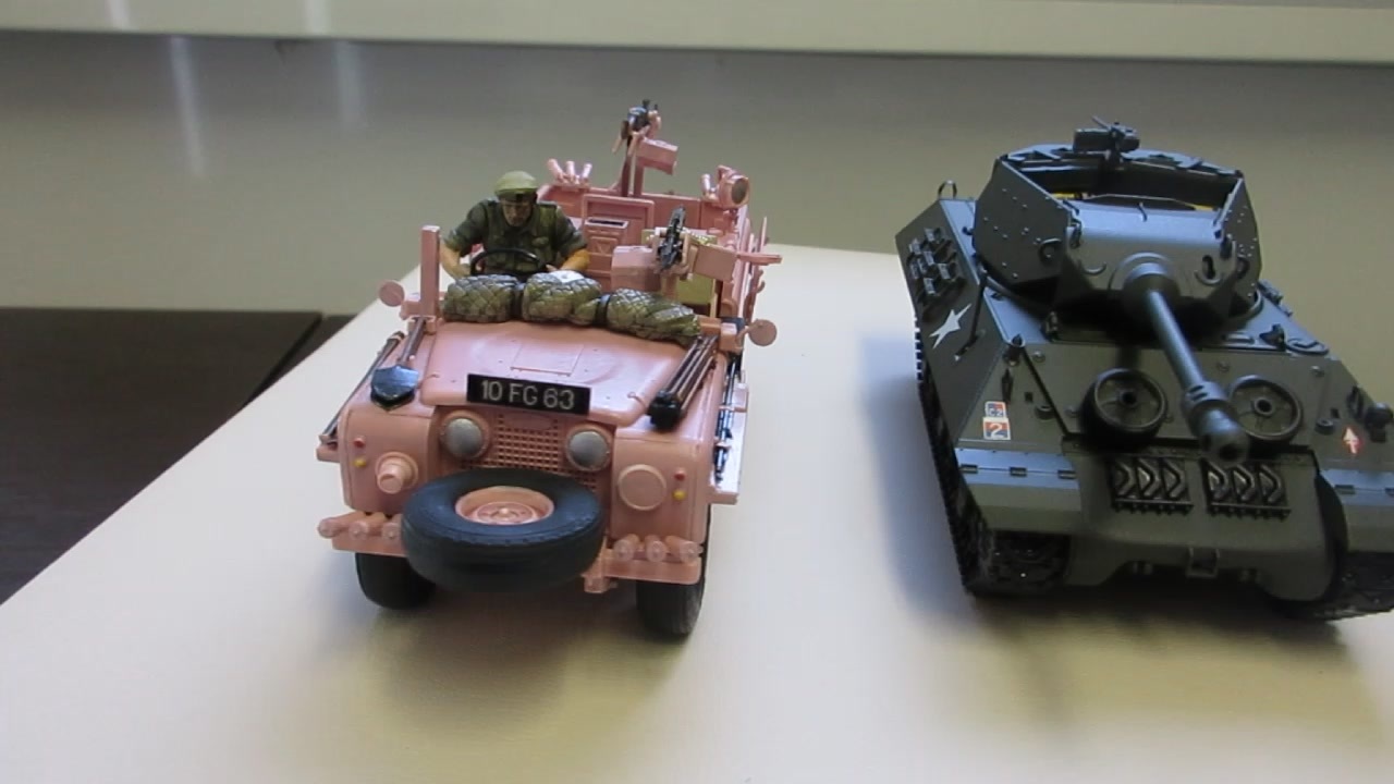 LAND ROVER PINK PANTHER 1/35 TAMIYA & BRITISH TANK DESTROYER M10 IIC ...