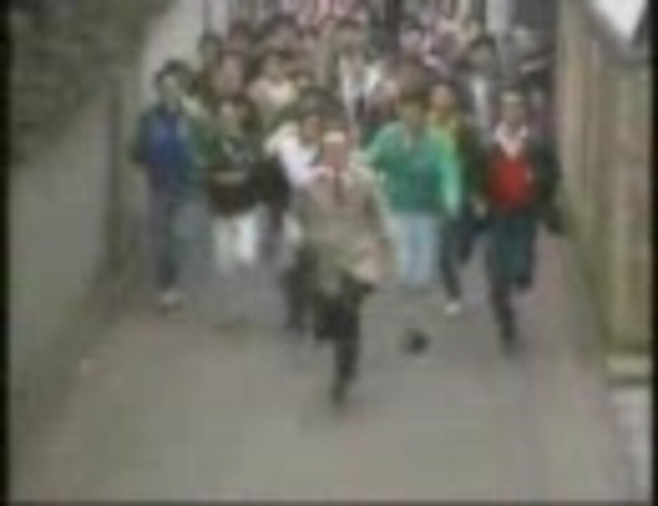 隊 100 人